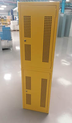 Folding bicycle lockers